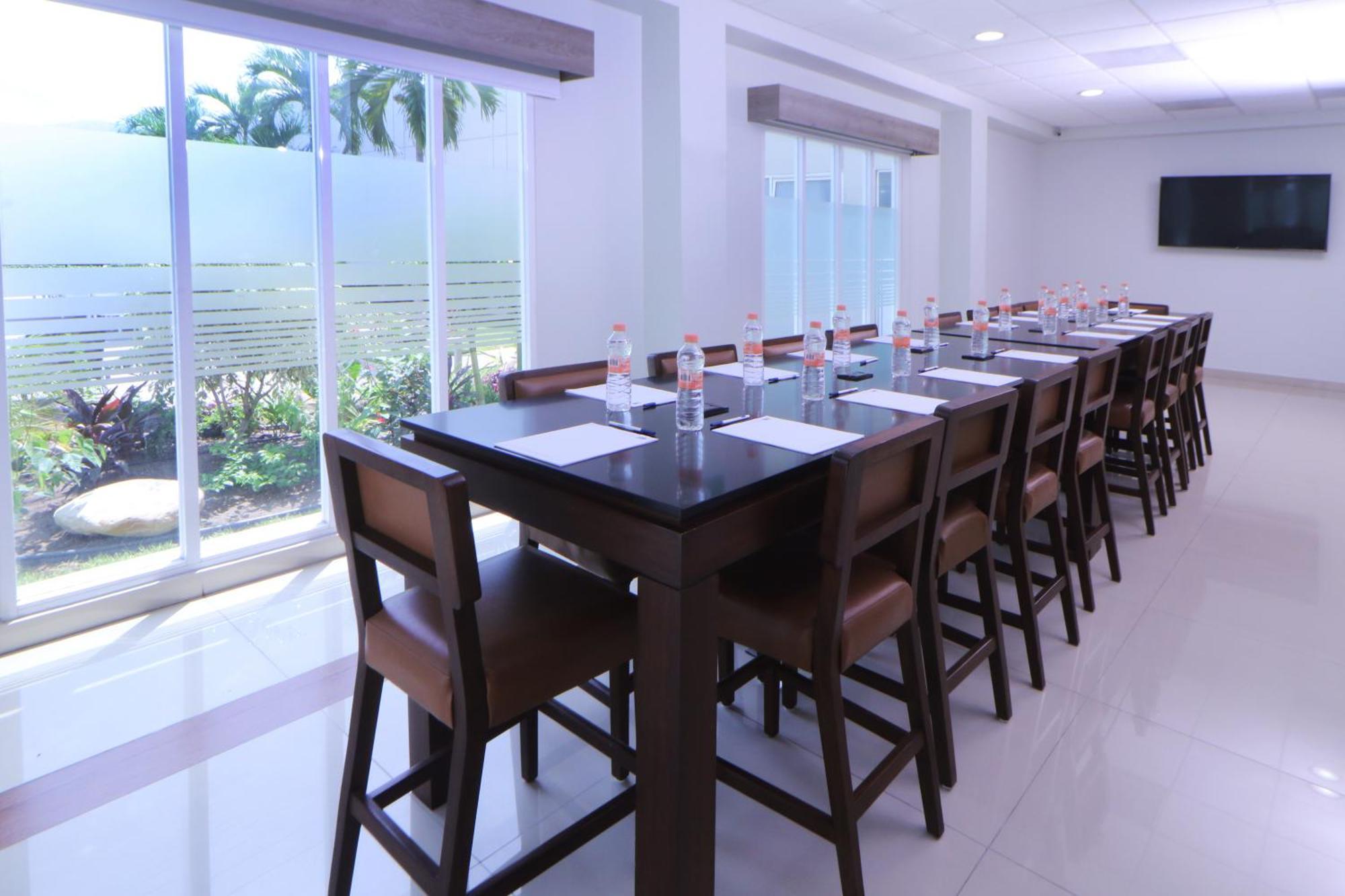 Holiday Inn Express Manzanillo By Ihg Экстерьер фото